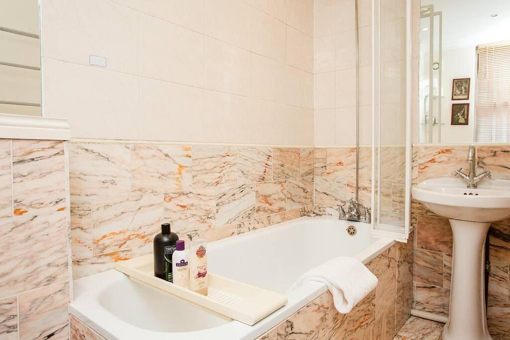 Bright 2 Bedroom Flat In Central Лондон Екстер'єр фото